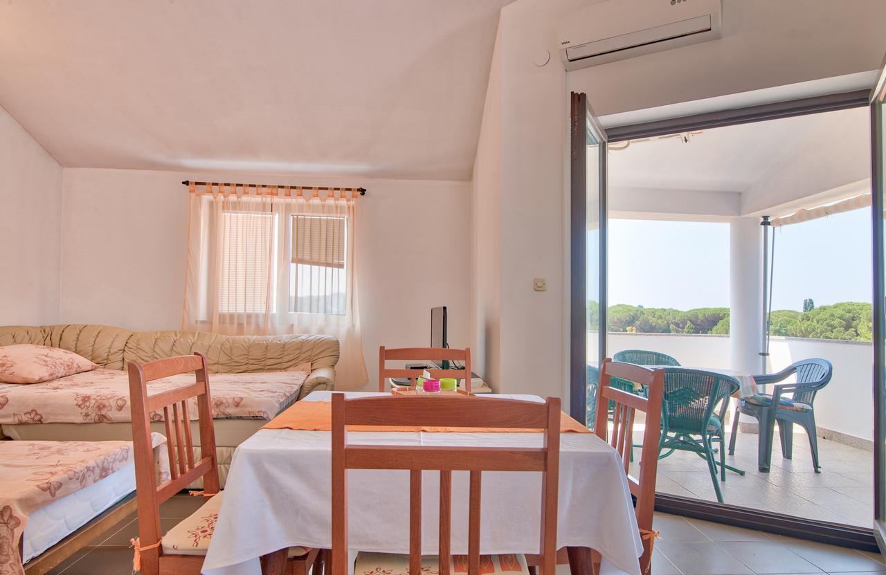 Apartment Maja Štinjan Eksteriør billede