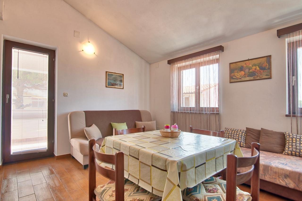 Apartment Maja Štinjan Eksteriør billede